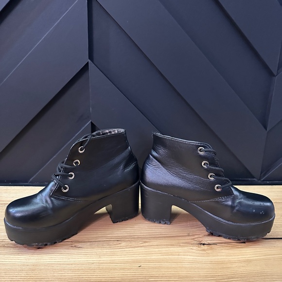 Cute boots - Picture 3 of 3